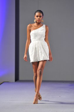 New york-16 Eylül: model domingo couture moda haftası 16 Eylül 2012 2013 ilkbahar yaz için new York'ta waldorf Astoria'da göstermek joseph pist yürür