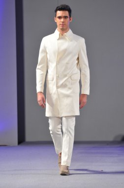 New york-16 Eylül: model domingo couture moda haftası 16 Eylül 2012 2013 ilkbahar yaz için new York'ta waldorf Astoria'da göstermek joseph pist yürür