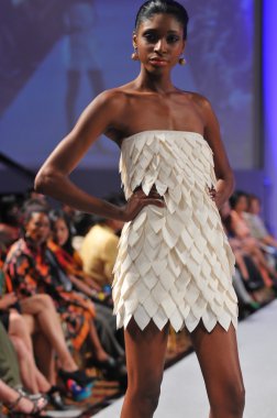 New york-16 Eylül: model domingo couture moda haftası 16 Eylül 2012 2013 ilkbahar yaz için new York'ta waldorf Astoria'da göstermek joseph pist yürür