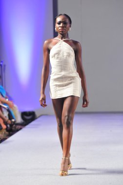 New york-16 Eylül: model domingo couture moda haftası 16 Eylül 2012 2013 ilkbahar yaz için new York'ta waldorf Astoria'da göstermek joseph pist yürür