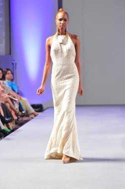 New york-16 Eylül: model domingo couture moda haftası 16 Eylül 2012 2013 ilkbahar yaz için new York'ta waldorf Astoria'da göstermek joseph pist yürür