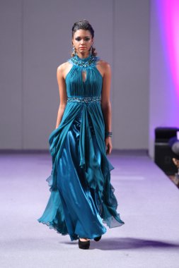 Нью-Йорк-16 вересня: модель прогулянки злітно-посадкової смуги в Карлос пильнування шоу в waldorf astoria весна-літо 2013 під час тиждень високої моди 16 вересня 2012 року в Нью-Йорку