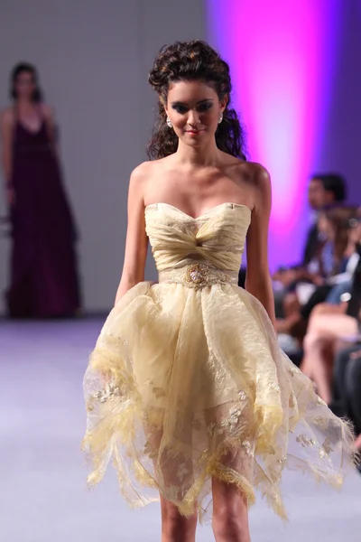 NEW YORK- SEPTEMBER 16: Model walks runway at the Carlos Vigil show at Waldorf Astoria for Spring Summer 2013 during Couture Fashion Week on September 16, 2012 in New York City — Stock Photo, Image