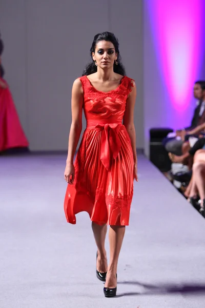 NEW YORK- SEPTEMBER 16: Model walks runway at the Carlos Vigil show at Waldorf Astoria for Spring Summer 2013 during Couture Fashion Week on September 16, 2012 in New York City — Stock Photo, Image