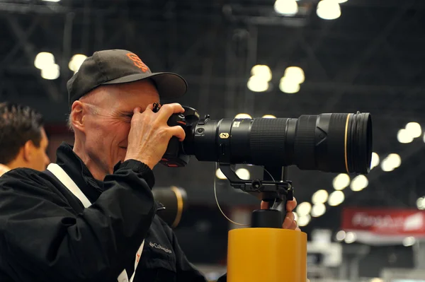 NEW YORK - OCTOBER 26: New Photo gear showing at the PDN PhotoPlus Expo is the largest photography show in North America, was held at the Jacob K Javits Convention Center on New York — Stock Photo, Image