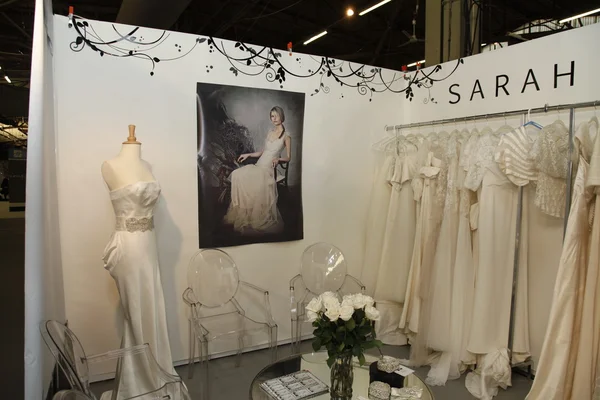 NEW YORK- OCTOBER 14: Designer clothes at boot for Sarah Janks collection for Fall 2013 during NY Bridal Fashion Week on Octobber 14, 2012 in New York City, NY — Stock Photo, Image