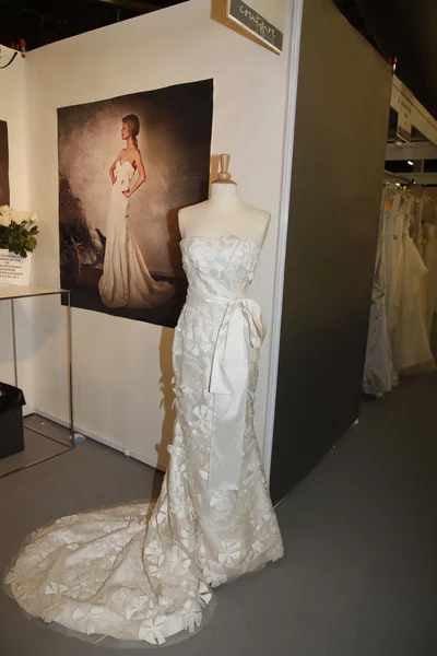 NEW YORK- OCTOBER 14: Designer clothes at boot for Sarah Janks collection for Fall 2013 during NY Bridal Fashion Week on Octobber 14, 2012 in New York City, NY — Stock Photo, Image