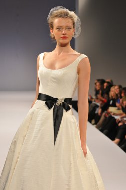 New york-14 Ekim: modelleri anne mavna gelin gösteri ny Gelin Moda Haftası 14 Ekim 2012 2013 Güz için new york City, ny için pist yürür