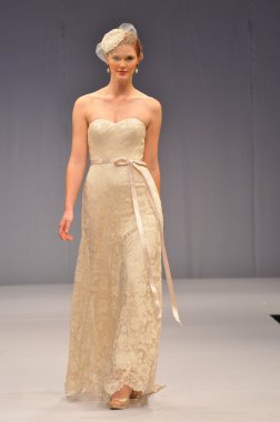 New york-14 Ekim: modelleri anne mavna gelin gösteri ny Gelin Moda Haftası 14 Ekim 2012 2013 Güz için new york City, ny için pist yürür