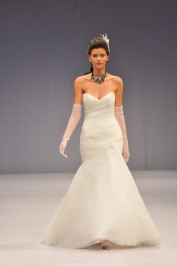 New york-14 Ekim: modelleri anne mavna gelin gösteri ny Gelin Moda Haftası 14 Ekim 2012 2013 Güz için new york City, ny için pist yürür