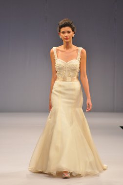 New york-14 Ekim: modelleri anne mavna gelin gösteri ny Gelin Moda Haftası 14 Ekim 2012 2013 Güz için new york City, ny için pist yürür