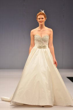 New york-14 Ekim: modelleri anne mavna gelin gösteri ny Gelin Moda Haftası 14 Ekim 2012 2013 Güz için new york City, ny için pist yürür