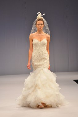 New york-14 Ekim: modelleri anne mavna gelin gösteri ny Gelin Moda Haftası 14 Ekim 2012 2013 Güz için new york City, ny için pist yürür