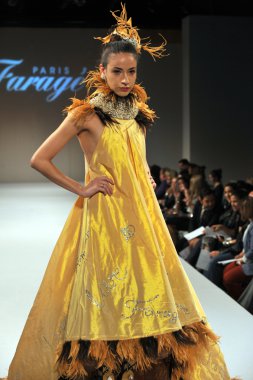 New york-14 Ekim: modelleri farage new york City, ny ny Gelin Moda Haftası 14 Ekim 2012 2013 Güz için gelin göstermek için pist yürür