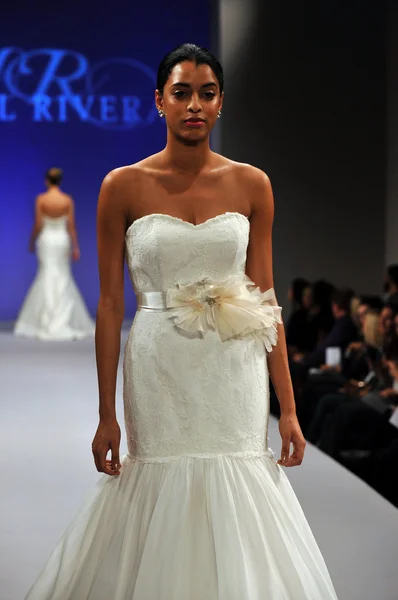 NEW YORK- OCTOBER 14: Models walks runway for Angel Riviera bridal show for Fall 2013 during NY Bridal Fashion Week on October 14, 2012 in New York City, NY — Stock Photo, Image