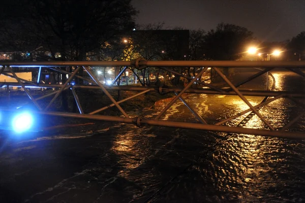 Autopista de Brooklyn Queens inundada, causada por el huracán Sandy — Foto de Stock