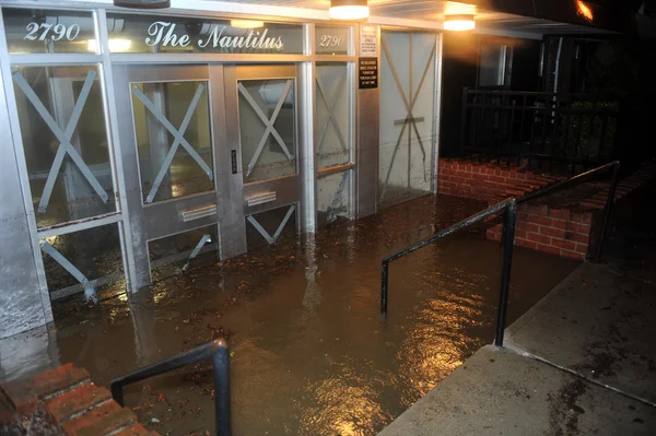 Entrada de prédio inundada, causada pelo furacão Sandy — Fotografia de Stock