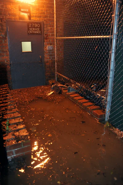 Bina girişi, kasırga sandy tarafından neden olduğu su bastı — Stok fotoğraf