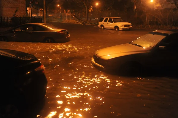Översvämmade bilar, orsakade av orkanen sandstranden — Stockfoto