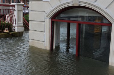 Kasırga kumlu etkisi sheapsheadbay mahalle binaları sel seriouse