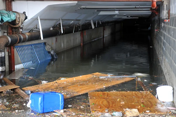 Inundaciones serias en los edificios del barrio de Sheapsheadbay debido al impacto del huracán Sandy — Foto de Stock