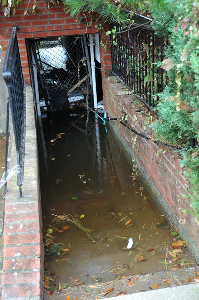 Inundações em série nos edifícios no bairro Sheapsheadbay devido ao impacto do furacão Sandy — Fotografia de Stock