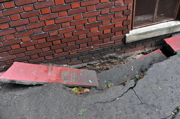 Fondation délabrée du bâtiment dans le quartier de Sheapsheadbay en raison des inondations causées par l'ouragan Sandy — Photo