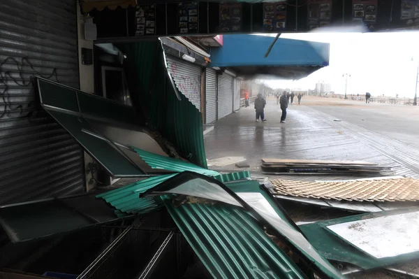 Törmelék almok a földre, a Sheapsheadbay környéken, Sandy hurrikán okozta árvizek miatt — Stock Fotó