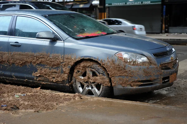 Niveau d'eau et boue dans les bâtiments du quartier de Sheapsheadbay en raison des inondations causées par l'ouragan Sandy — Photo