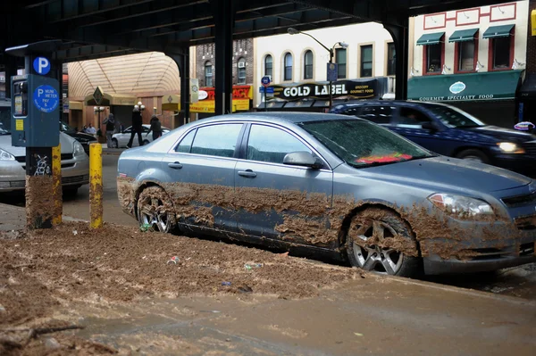 Livello dell'acqua e fango negli edifici nel quartiere di Sheapsheadbay a causa delle inondazioni causate dall'uragano Sandy — Foto Stock