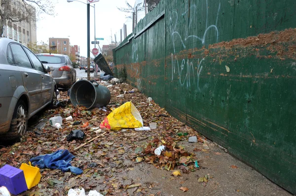 Nivel del agua y barro en los edificios del barrio de Sheapsheadbay debido a las inundaciones del huracán Sandy — Foto de Stock