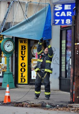 Brooklyn, ny - Kasım 01: Perşembe, 01 Kasım 2012 tarihinde gelen kasırga brooklyn, new york, ABD, kumlu çarpışmaya brighton beach mahalle, elektrik telleri tamir nyfd.
