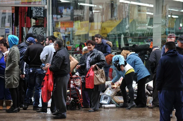 Loja de departamentos dá a mercadoria molhada no bairro Brighton Bwach devido ao impacto do furacão Sandy em Brooklyn, Nova York, EUA, na quinta-feira, 01 de novembro de 2012 . — Fotografia de Stock