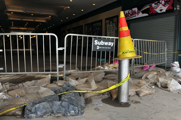 Brooklyn, ny - Kasım 01: ciddi bir hasar metro, coney Island mahalle nedeniyle Perşembe 01 Kasım 2012 tarihinde gelen kasırga brooklyn, new york, ABD, kumlu çarpışmaya. — Stok fotoğraf
