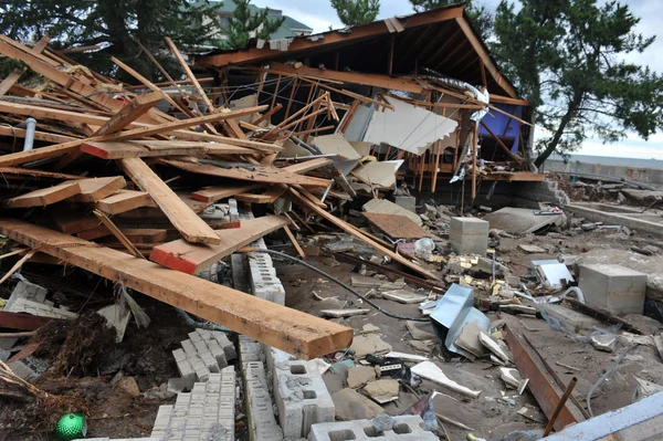 BROOKLYN, NY - 01 DE NOVIEMBRE: Graves daños en los edificios del barrio de Seagate debido al impacto del huracán Sandy en Brooklyn, Nueva York, EE.UU., el jueves 01 de noviembre de 2012 . —  Fotos de Stock