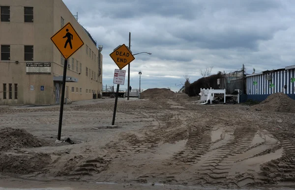 BROOKLYN, NY - 01 DE NOVIEMBRE: Graves daños en la playa del barrio de Seagate debido al impacto del huracán Sandy en Brooklyn, Nueva York, EE.UU., el jueves 01 de noviembre de 2012 . —  Fotos de Stock