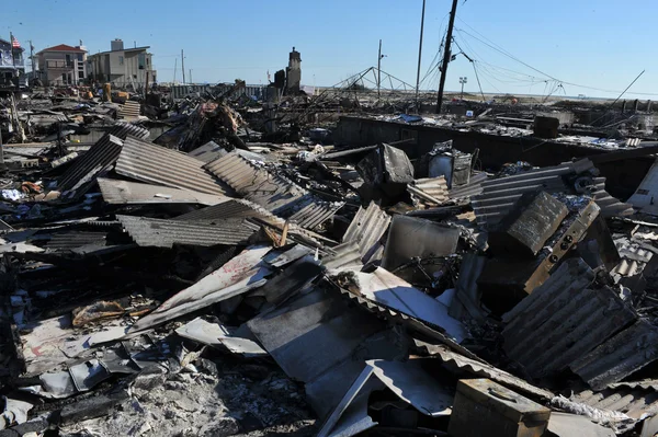 NEW YORK, NY - NOVEMBER 09: Scenes of Hurricane Sandy's aftermath in the Breezy Point part of Far Rockawayon November 9, 2012 in the Queens borough of New York City. — Stock Photo, Image