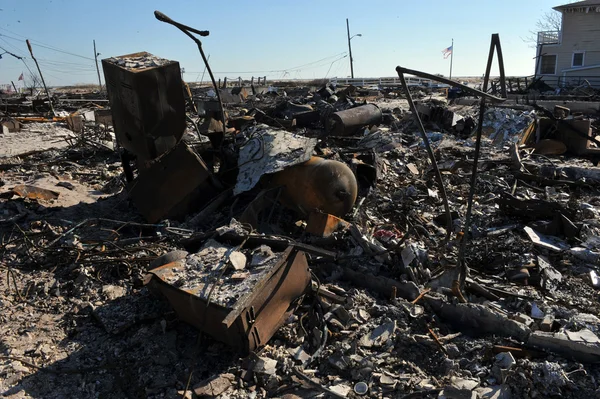 NEW YORK, NY - NOVEMBER 09: Scenes of Hurricane Sandy's aftermath in the Breezy Point part of Far Rockawayon November 9, 2012 in the Queens borough of New York City. — Stock Photo, Image