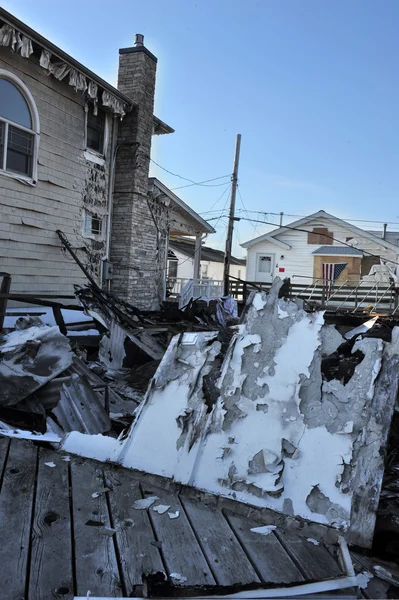 NEW YORK, NY - NOVEMBER 09: Scenes of Hurricane Sandy's aftermath in the Breezy Point part of Far Rockawayon November 9, 2012 in the Queens borough of New York City. — Stock Photo, Image