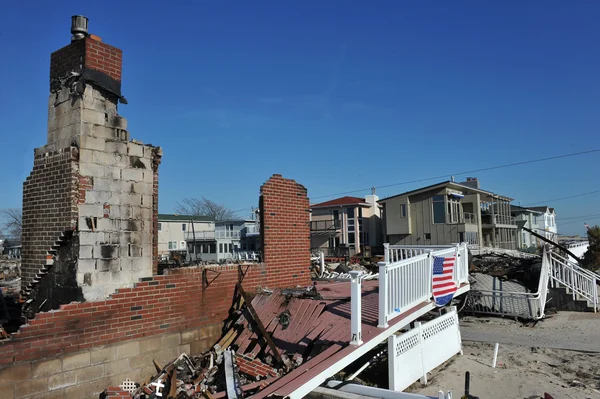 NEW YORK, NY - NOVEMBER 09: Scenes of Hurricane Sandy's aftermath in the Breezy Point part of Far Rockawayon November 9, 2012 in the Queens borough of New York City. — Stock Photo, Image