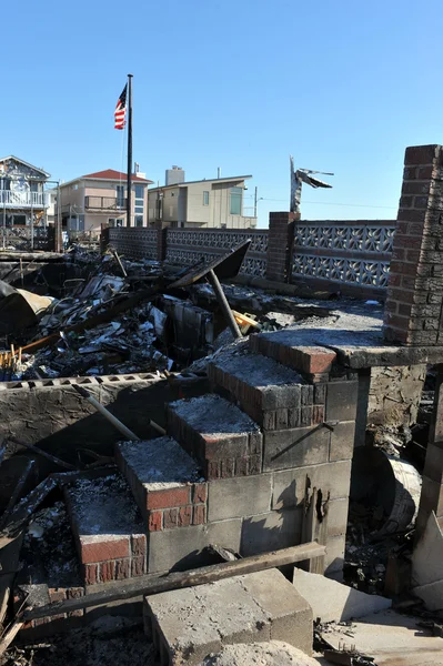 NEW YORK, NY - NOVEMBER 09: Scenes of Hurricane Sandy's aftermath in the Breezy Point part of Far Rockawayon November 9, 2012 in the Queens borough of New York City. — Stock Photo, Image