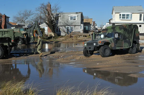 NEW YORK, NY - NOVEMBER 09: U.S. Marines move a debris and parts of destroyed houses in the Breezy Point part of Far Rockaway on November 9, 2012 in the Queens borough of NY — Stock Photo, Image