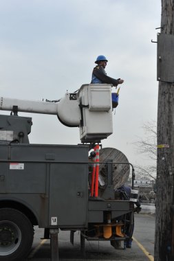 Brooklyn, ny - 11 Kasım: 2012 üzerinde Kasım 11, queens, new york, ABD'de kasırga sandy den çarpışmaya güç sorunları Rockaway'de dışarı çalışma.