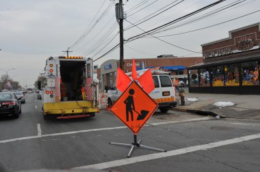 Brooklyn, ny - 11 Kasım: 2012 üzerinde Kasım 11, queens, new york, ABD'de kasırga sandy den çarpışmaya güç sorunları Rockaway'de dışarı çalışma.