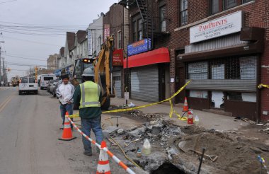 Queens, ny - Kasım 11: 11 Kasım 2012 tarihinde gelen kasırga sandy queens, new york, ABD, çarpışmaya yol ve sonrasında kurtarma rockaway alan zarar.