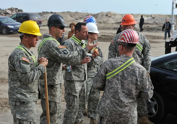 QUEENS, NY - NOVEMBER 11: U.S. Navy working on the streets ater massive destruction in the Rockaway Beach area due to impact from Hurricane Sandy in Queens, New York, U.S., on November 11, 2012. — Stock Photo, Image