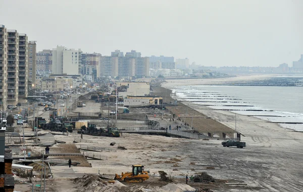 QUEENS, NY - NOVEMBER 11: Aerial view on damaged homes and aftermath recovery in the Rockaway beach area due to impact from Hurricane Sandy in Queens, New York, U.S., on November 11, 2012. — Stock Photo, Image