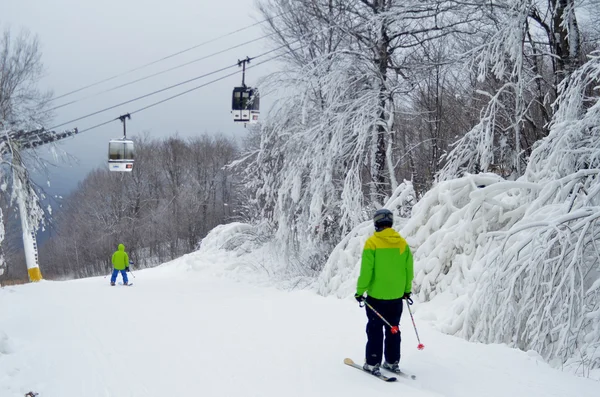 Θέα στο θέρετρο σκι και λιφτ γόνδολα στο stratton, vermont — Φωτογραφία Αρχείου