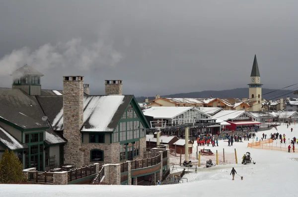 Blick auf Eigentumswohnungen am Hang im Stratton Ski Resort, Vermont — Stockfoto