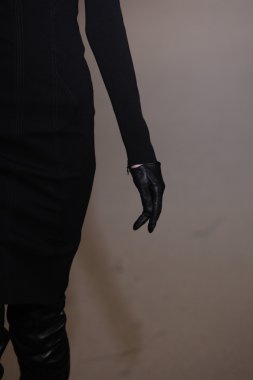 Paris, Fransa - 6 Mart: manken sırasında andrew pist yürür gn hazır giyim sonbahar kış 2011 2012 show paris moda haftası sırasında 6 Mart 2011 de paris, Fransa